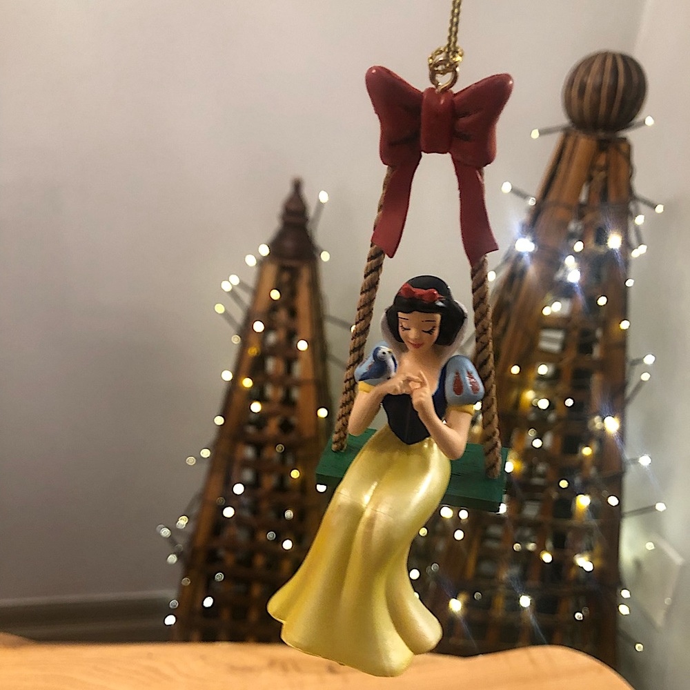 Disney Collectable Christmas Ornament - Snow White & The Seven Dwarfs - Swing